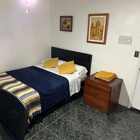 Snug Minimalist Full Bed With 50 Inch Smart Tv, Netflix, Airplay, Mini-Fridge, And 500 Mbps Wifi Near Fiu, Dolphin Mall, Airport Μαϊάμι Εξωτερικό φωτογραφία