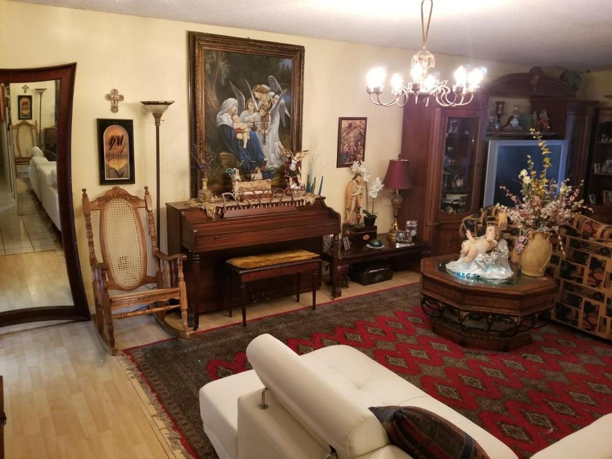 Snug Minimalist Full Bed With 50 Inch Smart Tv, Netflix, Airplay, Mini-Fridge, And 500 Mbps Wifi Near Fiu, Dolphin Mall, Airport Μαϊάμι Εξωτερικό φωτογραφία