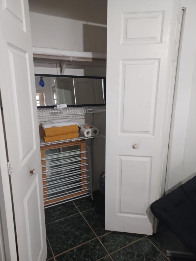 Snug Minimalist Full Bed With 50 Inch Smart Tv, Netflix, Airplay, Mini-Fridge, And 500 Mbps Wifi Near Fiu, Dolphin Mall, Airport Μαϊάμι Εξωτερικό φωτογραφία