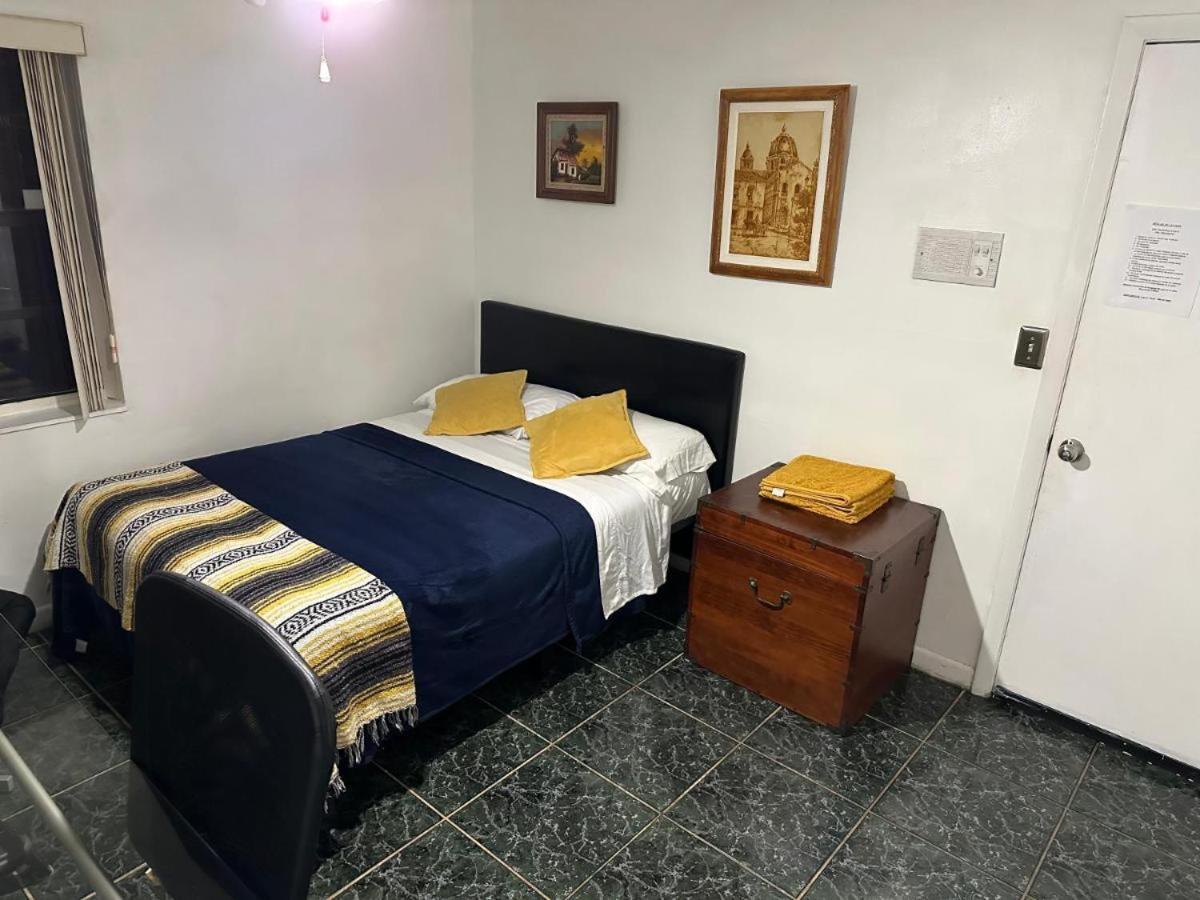Snug Minimalist Full Bed With 50 Inch Smart Tv, Netflix, Airplay, Mini-Fridge, And 500 Mbps Wifi Near Fiu, Dolphin Mall, Airport Μαϊάμι Εξωτερικό φωτογραφία