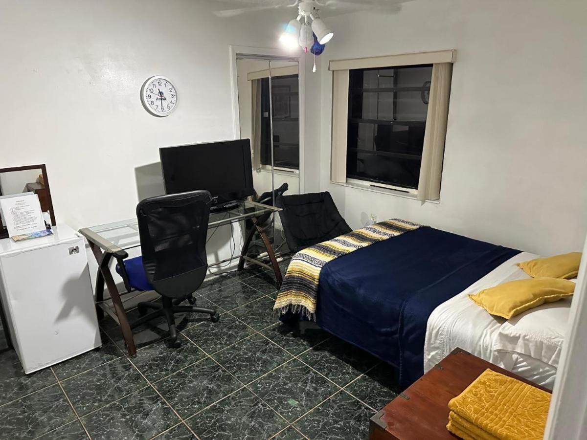 Snug Minimalist Full Bed With 50 Inch Smart Tv, Netflix, Airplay, Mini-Fridge, And 500 Mbps Wifi Near Fiu, Dolphin Mall, Airport Μαϊάμι Εξωτερικό φωτογραφία
